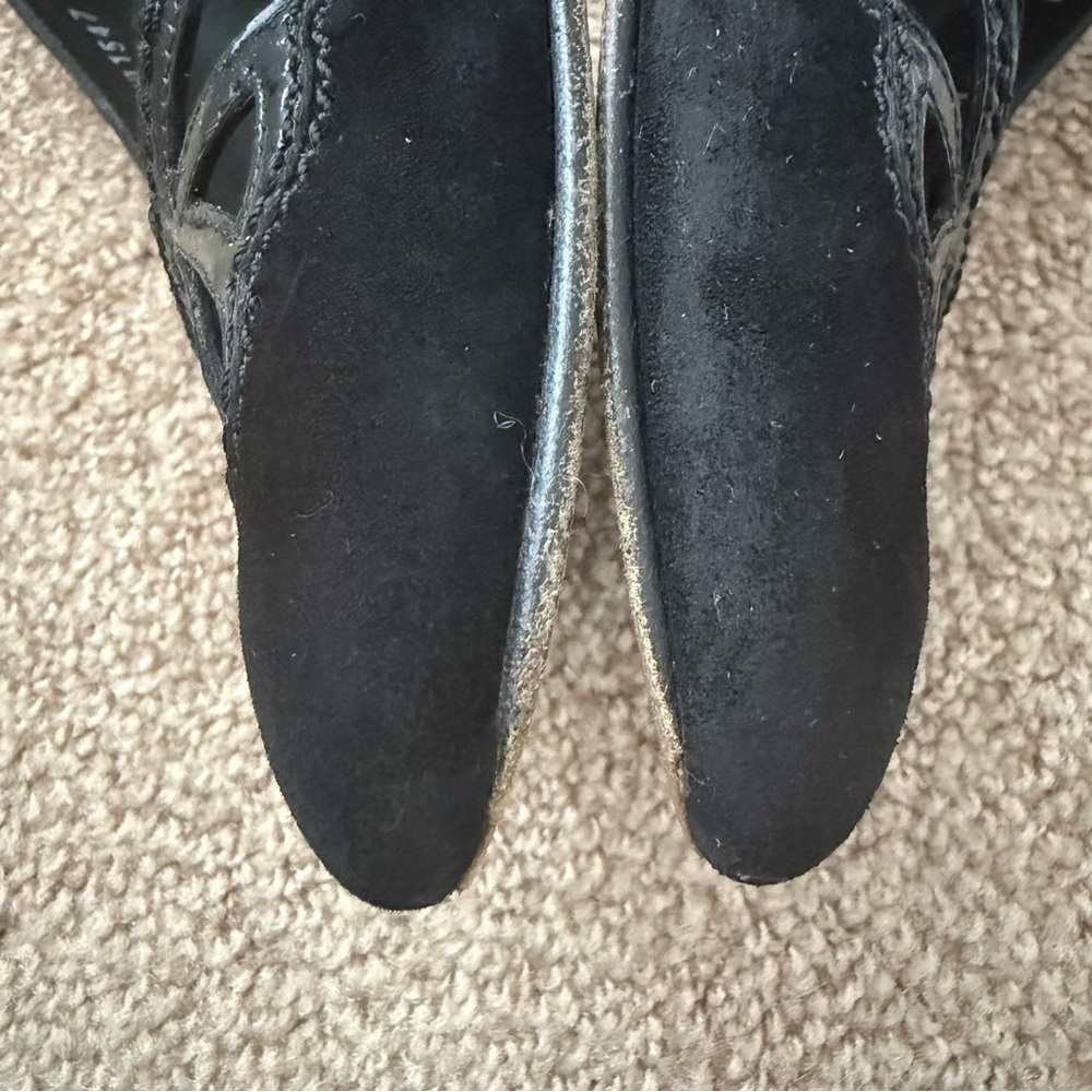 Stuart Weitzman Pointed Toe Kitten Heel Suede Pumps - Picture 9 of 12